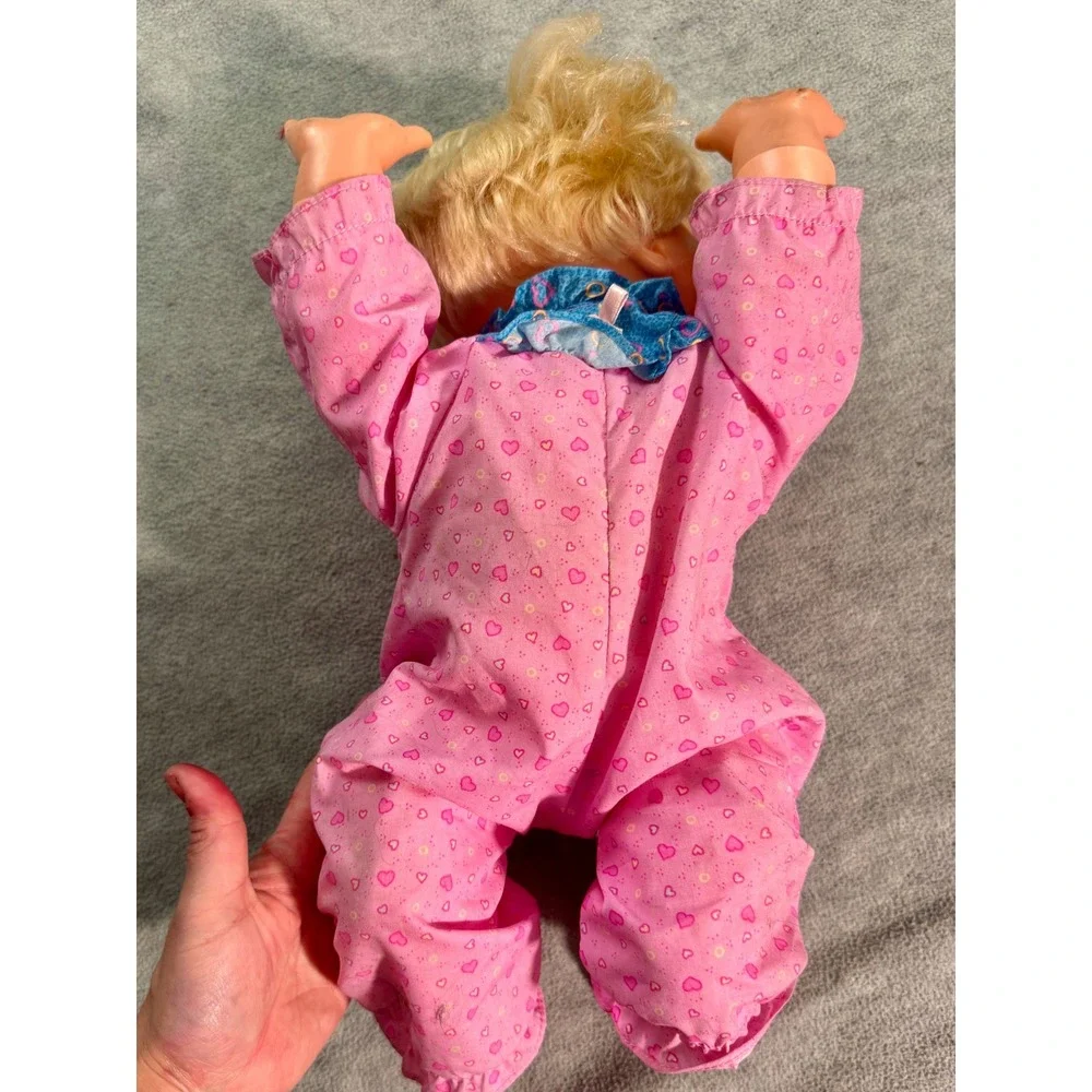 Vintage‎ 1988 Irwin Toy Oopsie Daisy Crawling Baby Doll Blonde Pink Pajamas 80s
